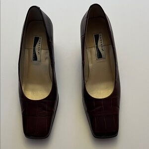 Carezza Maroon Croc-Embossed Heels